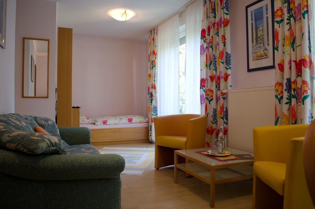 Haus Helvetia Bed and Breakfast Bad Orb Værelse billede